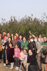 球盟会教职工开展秋游采摘活动